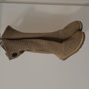 EUC Ugg Knit Boots